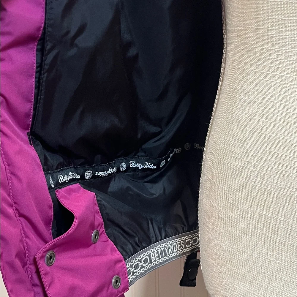 Betty Rides Women's Pink Hooded Snowboarding Jacket - Picture 9 of 16